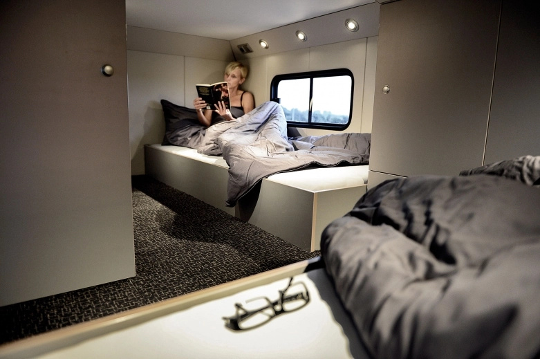 Kamper z jacuzzi na dachu